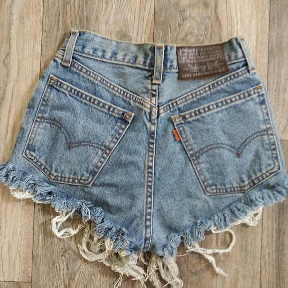 levis daisy dukes